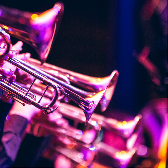 Enfilade de trompettes - Crédits photo : Adobe Stock