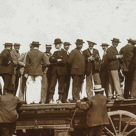 Victor Riston, Revue au plateau de Malzéville. Les membres de la Société lorraine de photographie, vers 1901, photographie positive, place de verre mono, gélatino-bromure d&#039;argent (c) Image&#039;Est