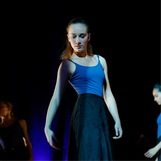 Danseuse contemporaine - Crédits photo : Mathieu Cugnot