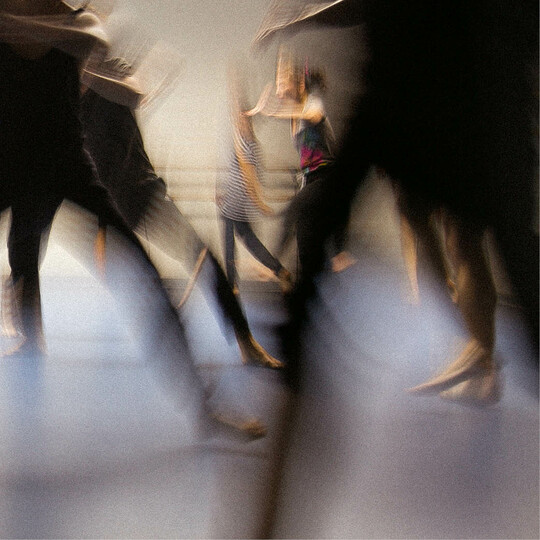 Danseurs flous - Crédits photo : Adobe Stock